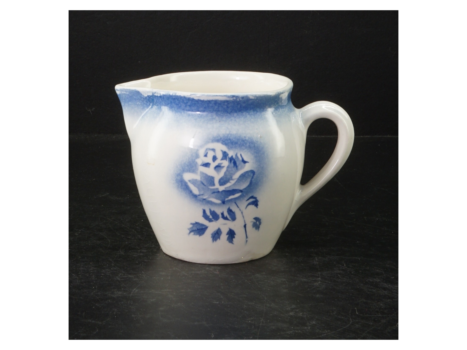 Keramisk kande med blomstermotiv (str. 11 cm)