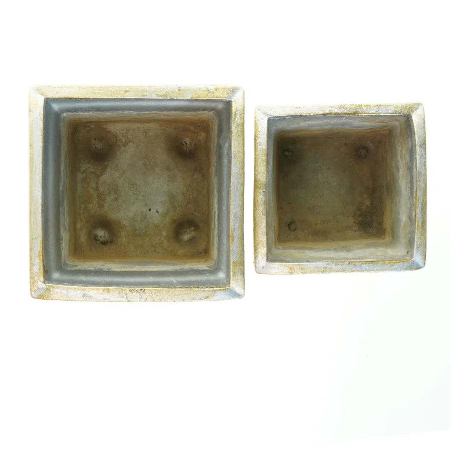 Sæt med to firkantede potter (str. 18. x. 18. cm. og. 14. x. 14. cm)