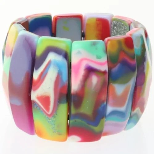 Farverig armbånd fra Rio Design (str. Ø 6 cm)