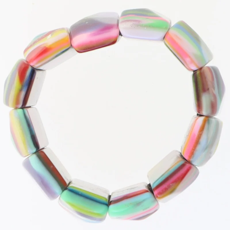 Farverig armbånd fra Rio Design (str. Ø 6 cm)