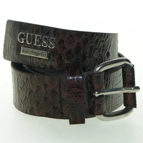 Guess præget bælte fra Guess (str. 85 cm)