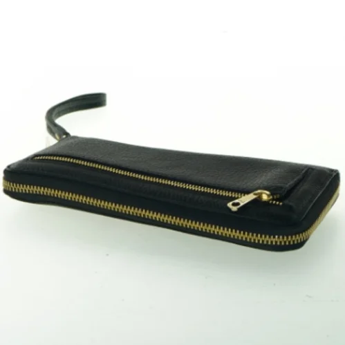 Sort tegnebog med lynlås og håndledsrem fra Gigi Fratelli (str. 19,5x11 cm)