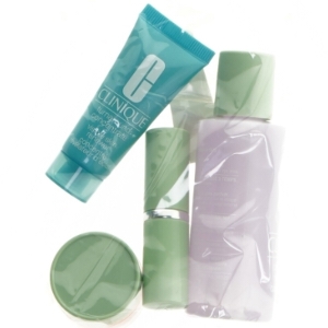 Hudplejesæt og kosmetikpung fra Clinique (str. 20x13 cm)