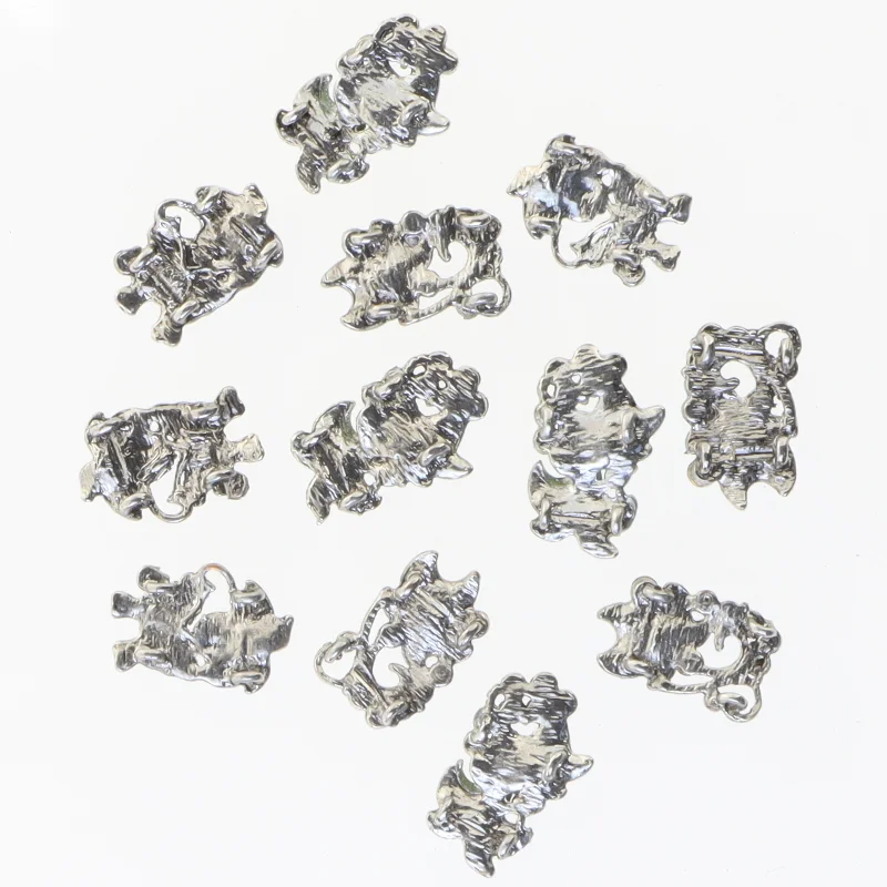 Samling af emaljerede charms (str. 2,5x1,6 cm)
