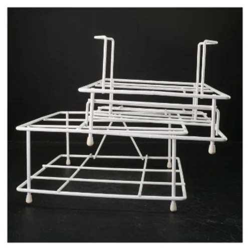 Hvidt stativ/reol til opbevaring af tallekner/kopper i metal (str. 24 x 24,5 cm. og. 20 x 24,5 cm)