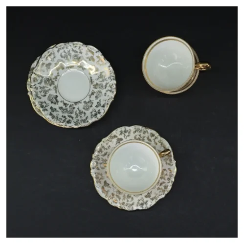 Porcelænskopper og kagetallerkener fra Bareuther (str. 3 kopper. ø 7 cm. 3 tallerkener. ø. 12 cm)