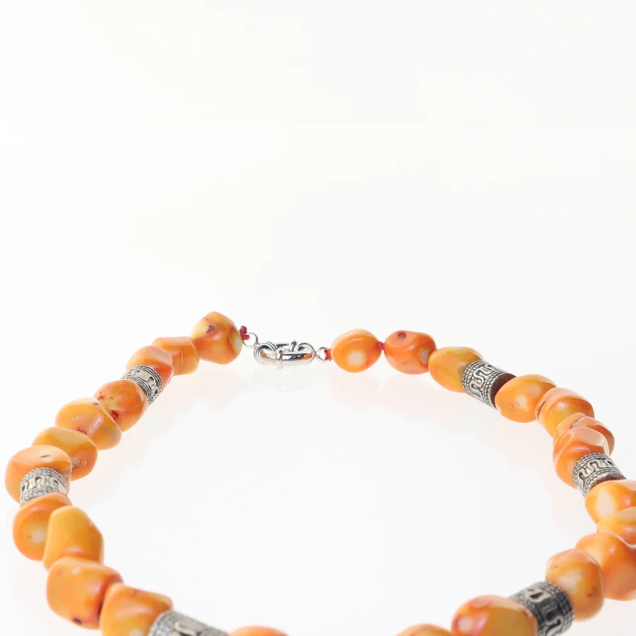 Halskæde med gule perler (str. 46 cm)