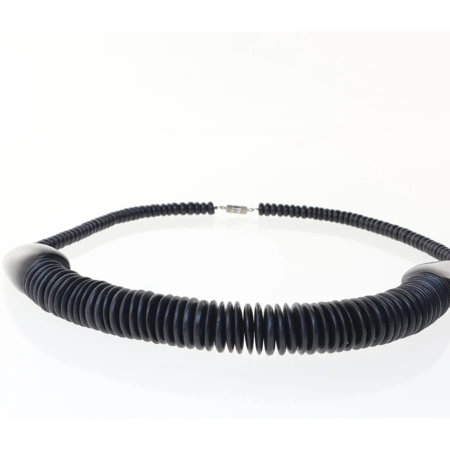 Sort perlekæde (str. 62 cm)