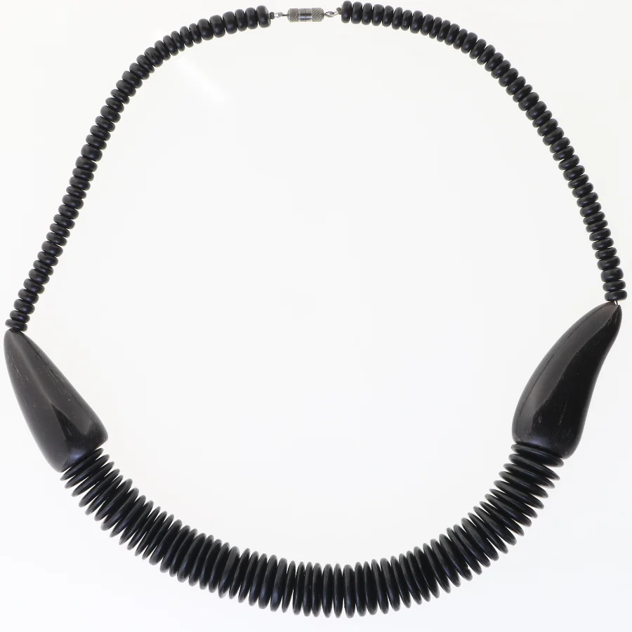 Sort perlekæde (str. 62 cm)