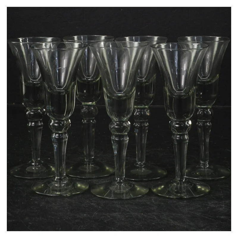 Sæt af snapse-eller likørglas (str. 7 styk. ø. 5 cm. længde. 13 cm)