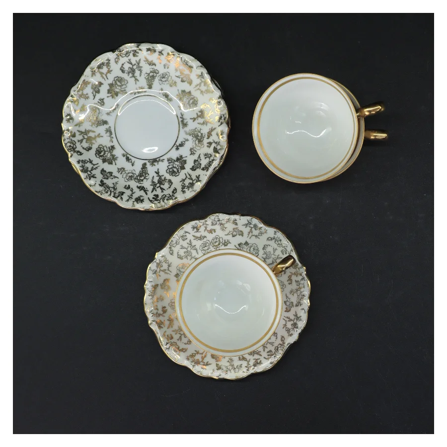 Porcelænskopper og underkopper sæt fra Bareuther (str. 3 kopper. ø 7 cm. 3 tallerkner. ø. 12 cm)