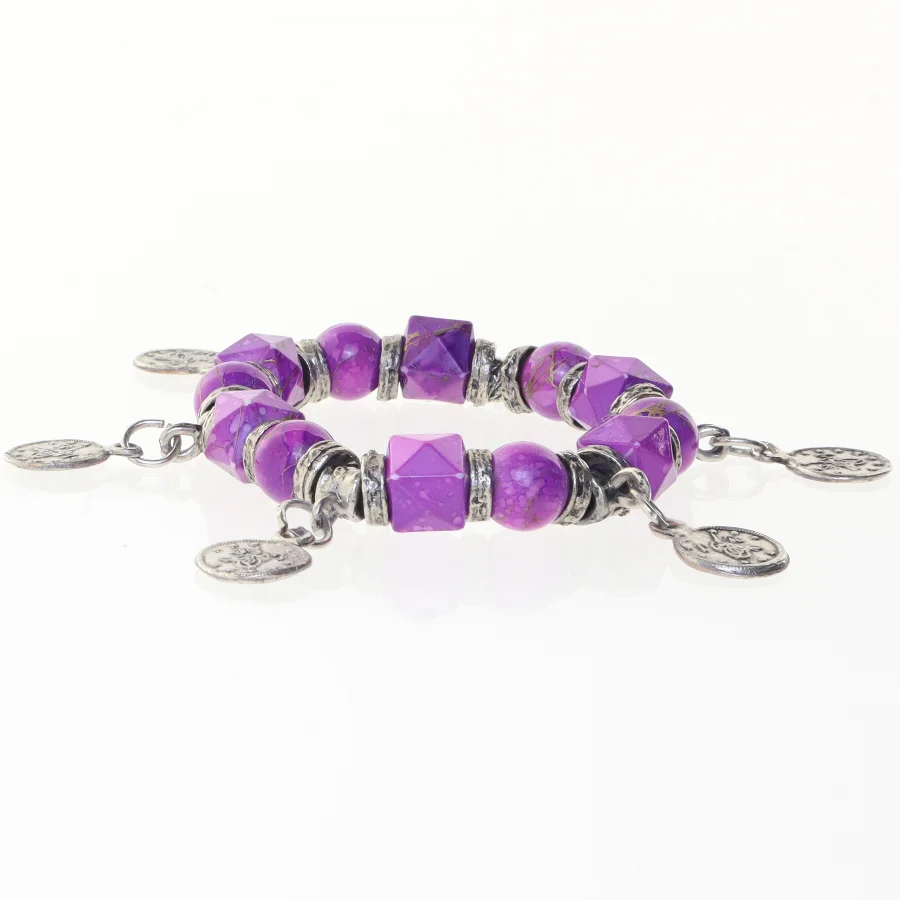 Lilla armbånd med charms (str. Ø 6 cm)
