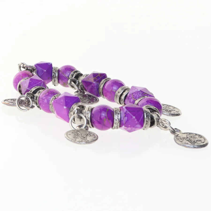 Lilla armbånd med charms (str. Ø 6 cm)