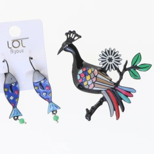 Smykkesæt med påfuglemotiv fra Lol Bijoux (str. 5 & 6x6 cm)