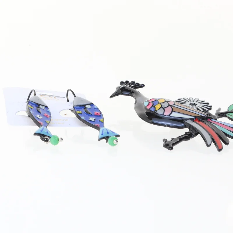 Smykkesæt med påfuglemotiv fra Lol Bijoux (str. 5 & 6x6 cm)