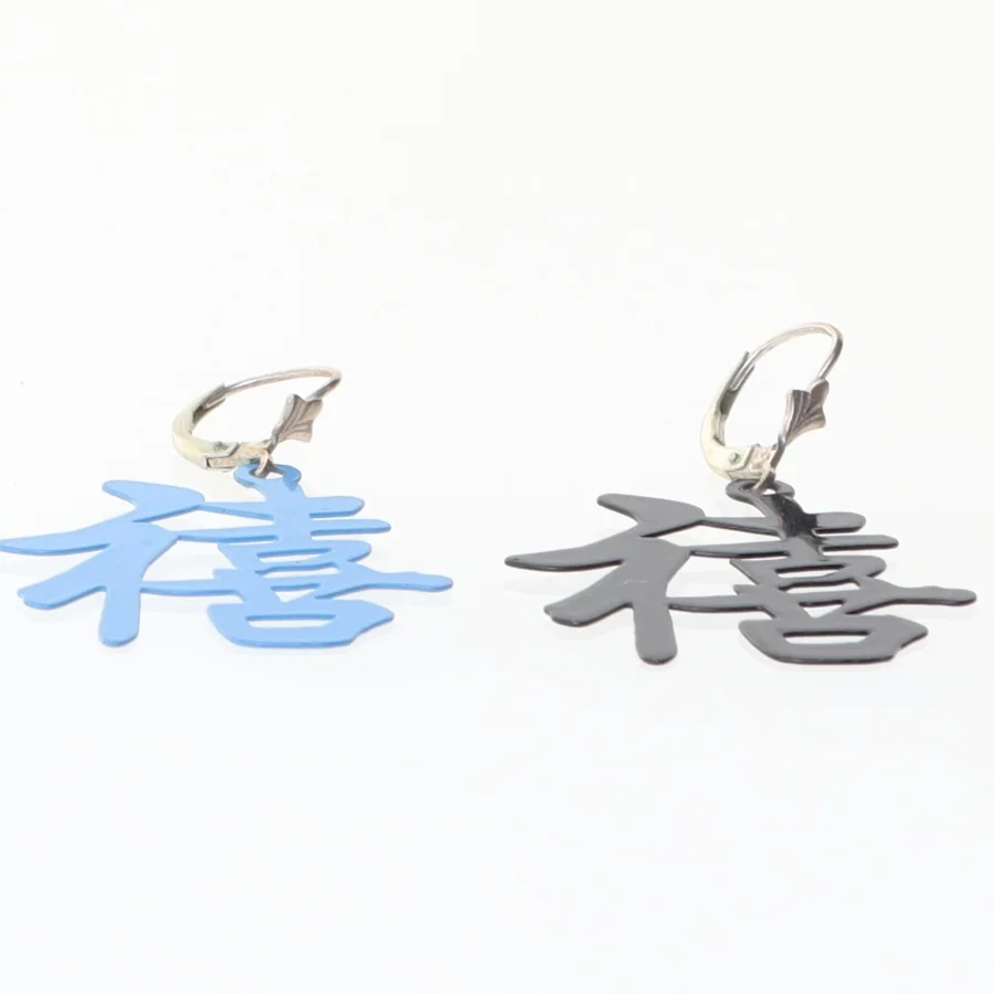 Kinesiske tegn øreringe (str. 3,5 cm)