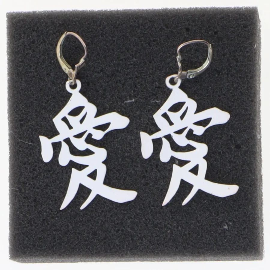 Kinesiske tegn øreringe (str. 3,5 cm)
