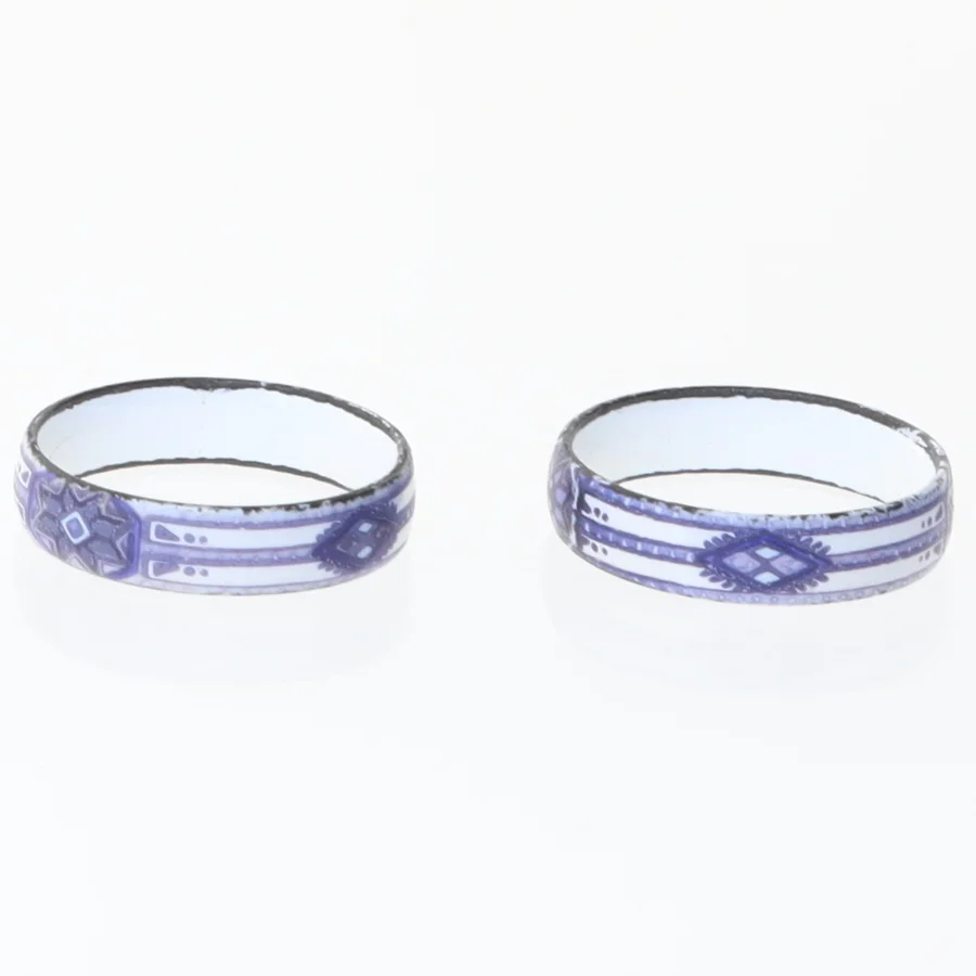 Dekorative ringe i lilla mønster (str. 54 mm)