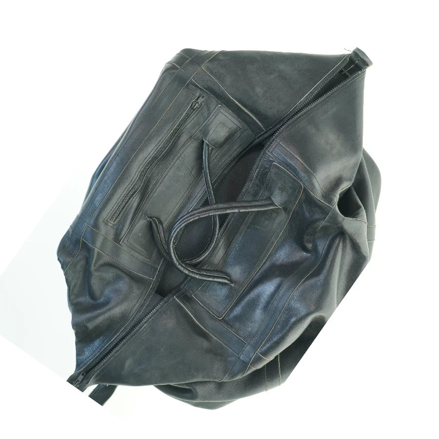 Sort lædertaske (str. 56x40x36 cm)