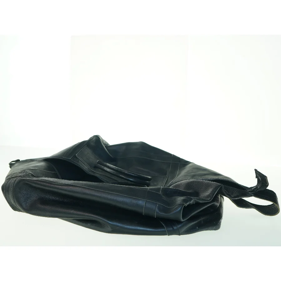 Sort lædertaske (str. 56x40x36 cm)