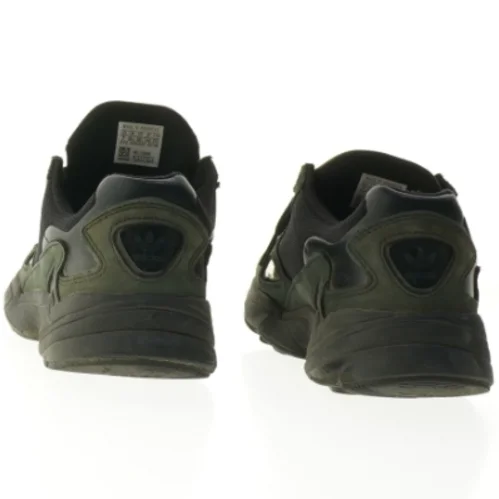 Sorte sneakers fra Adidas (str. 38,5)