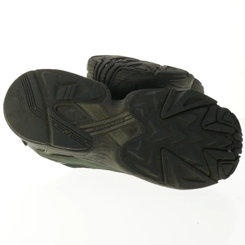 Sorte sneakers fra Adidas (str. 38,5)