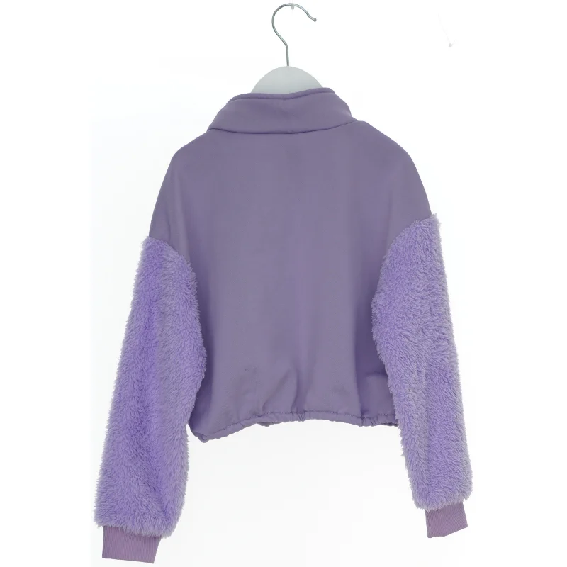 Lilla trøje med teddyærmer fra SHEIN  (str. 122)