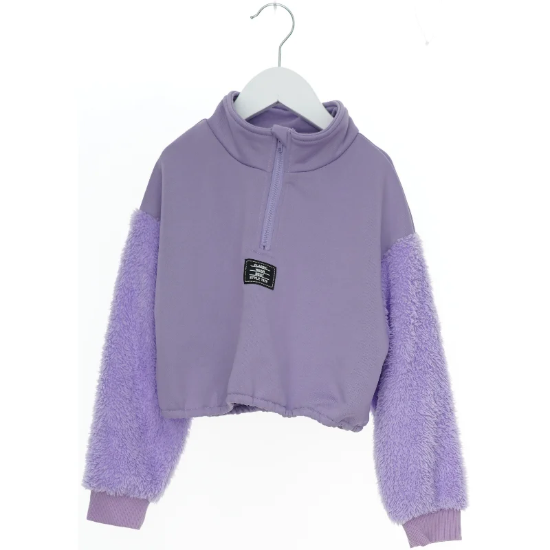 Lilla trøje med teddyærmer fra SHEIN  (str. 122)