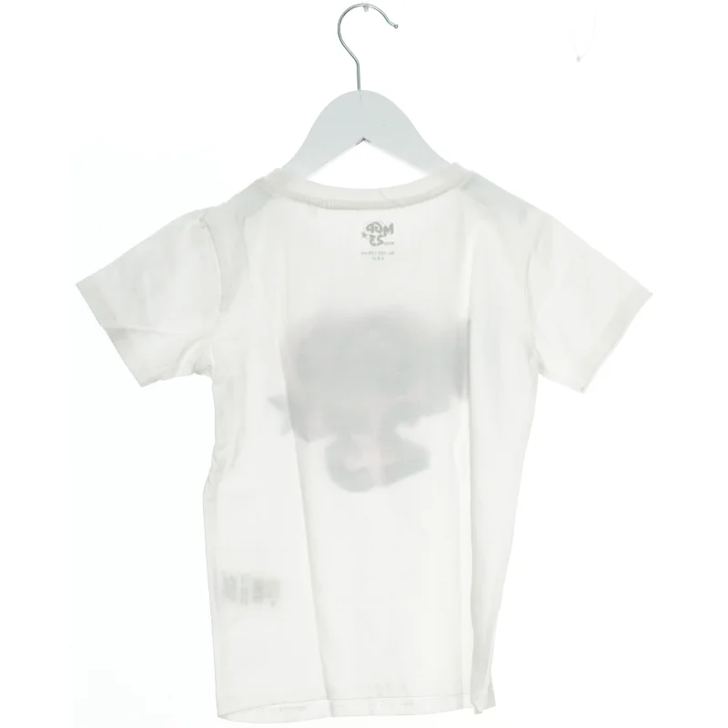 Hvid T-shirt med MGP 23 grafisk print fra DR (str. 128)