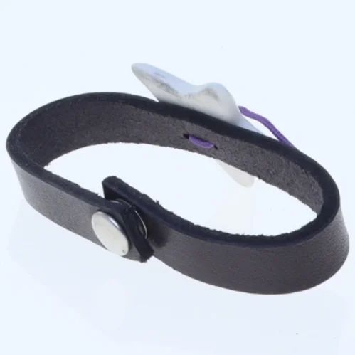 Louise Kragh læderarmbån med porcelænsstjerne fra Louise Kragh (str. Ø 5 cm)