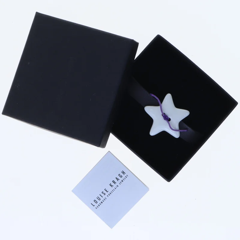 Louise Kragh læderarmbån med porcelænsstjerne fra Louise Kragh (str. Ø 5 cm)