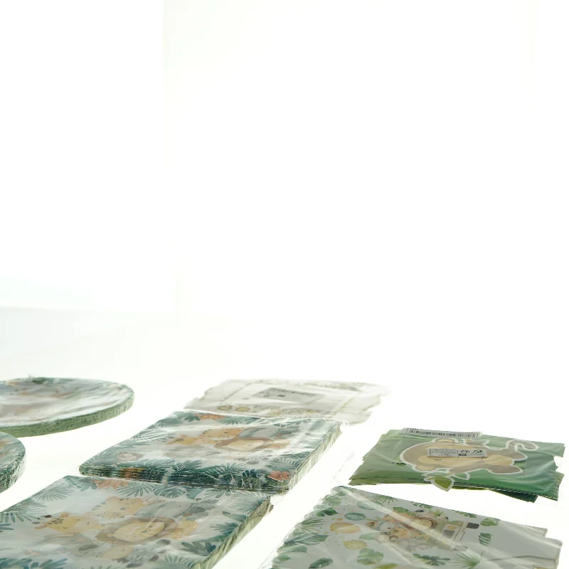 Børnetallerkner og kopper med jungledyr