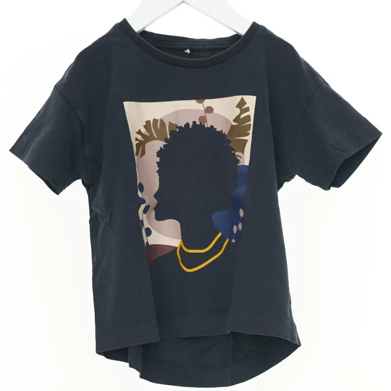 T-Shirt fra Name It (str. 116 cm)