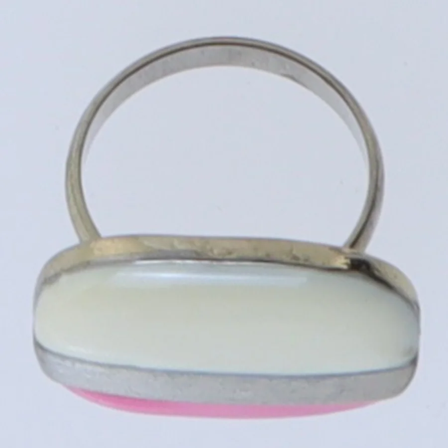 Ring med farvet sten (str. 53 mm)