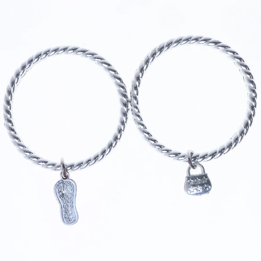 Sølv armbånd med charms (str. Ø 6,5 cm)