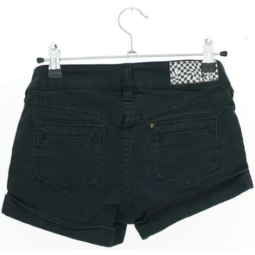 Shorts fra H&M (str. 140)
