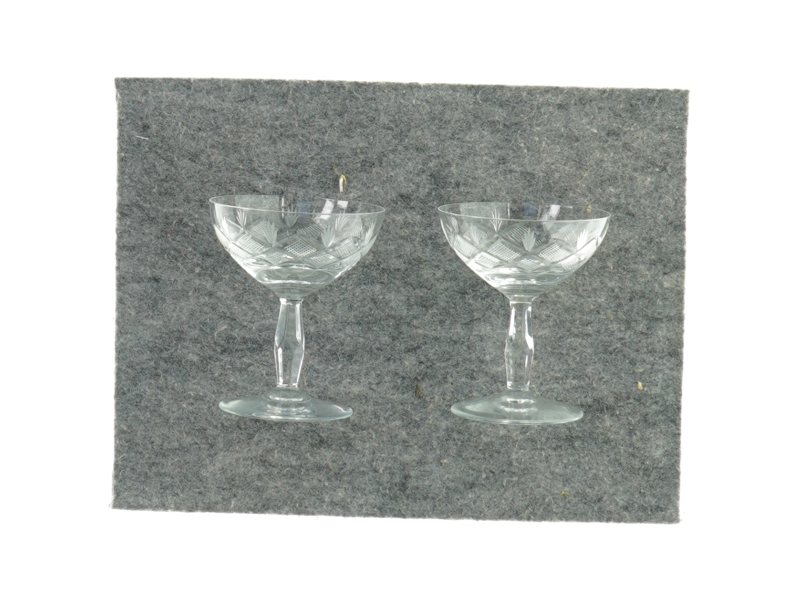 2 styks portvinsglas (str. H 8 CM O 7 CM)