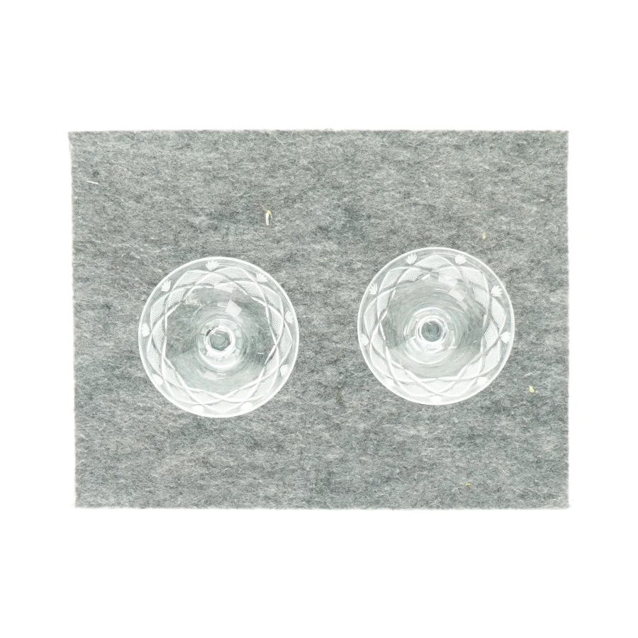 2 styks portvinsglas (str. H 8 CM O 7 CM)