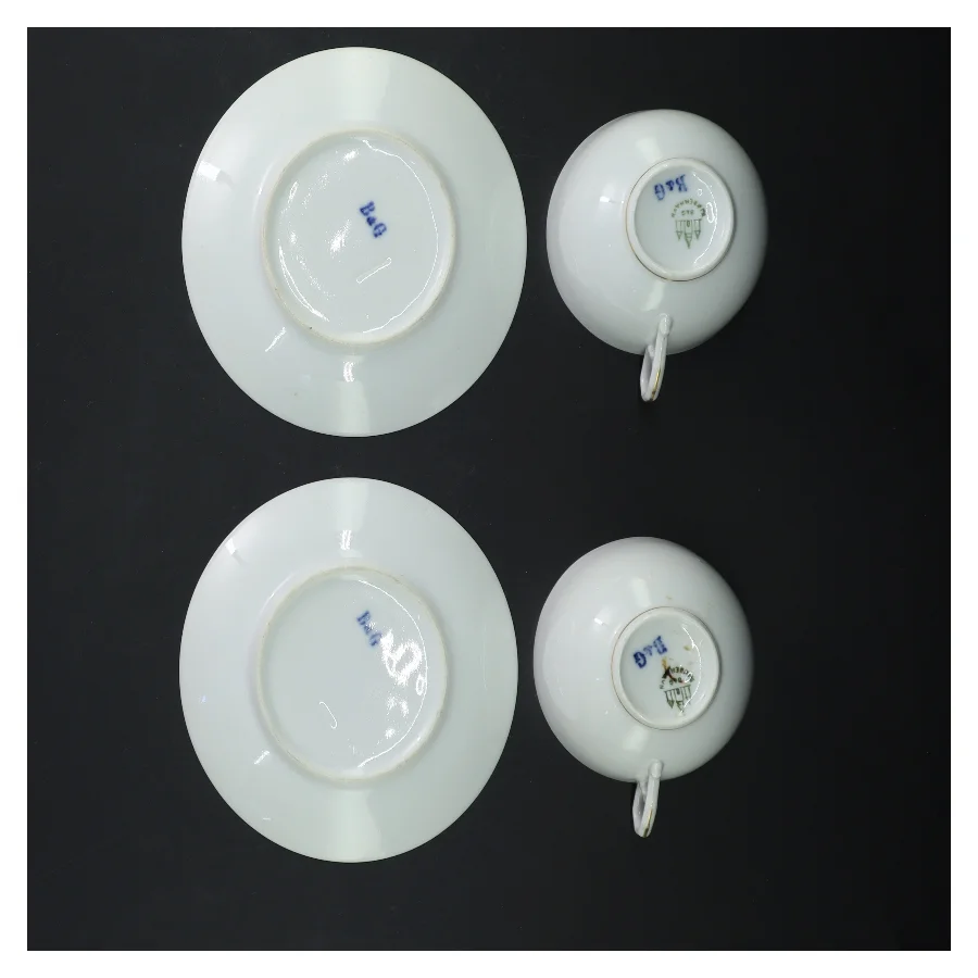 Sæt med kaffekopper og underkopper fra Bing Og Grøndal (str. kop ø 8,5 cm, underkop ø 13 cm)