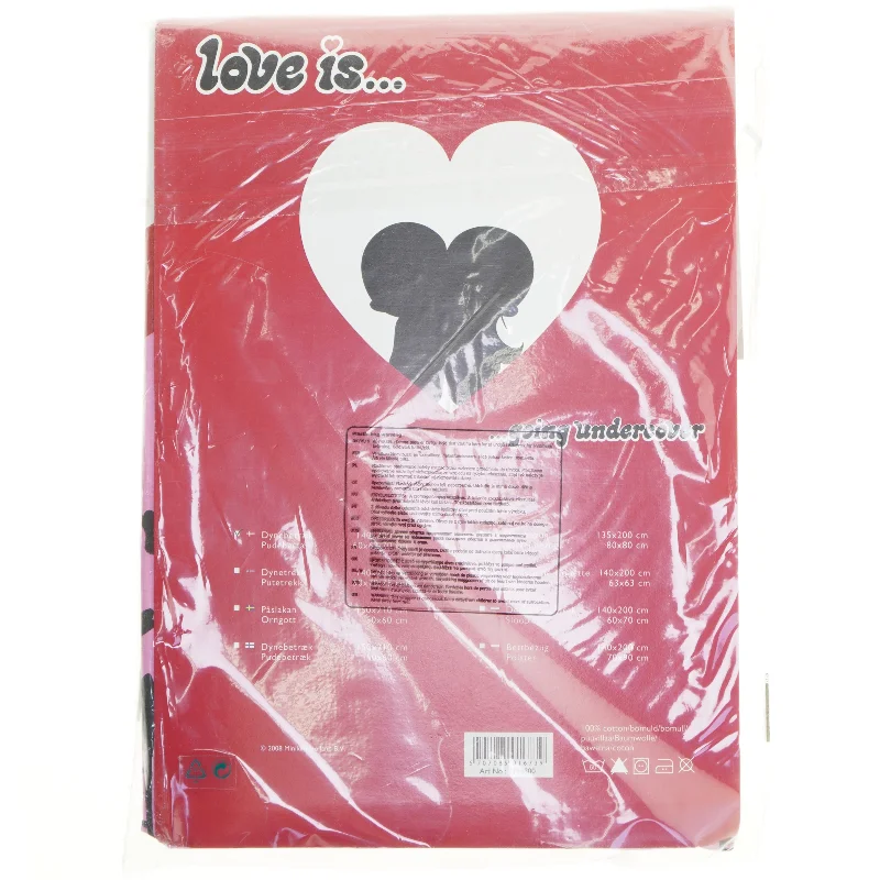 Love is... sengesæt fra May maddingundercover (str. 140 x 200 cm. og. 60 x 63 cm)