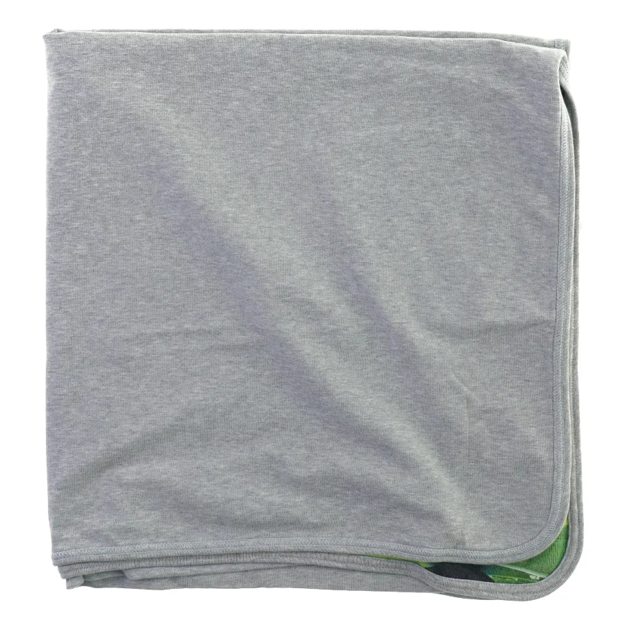 Baby tæppe med fodbold motiv fra Molo (str. 75 x 72 cm)