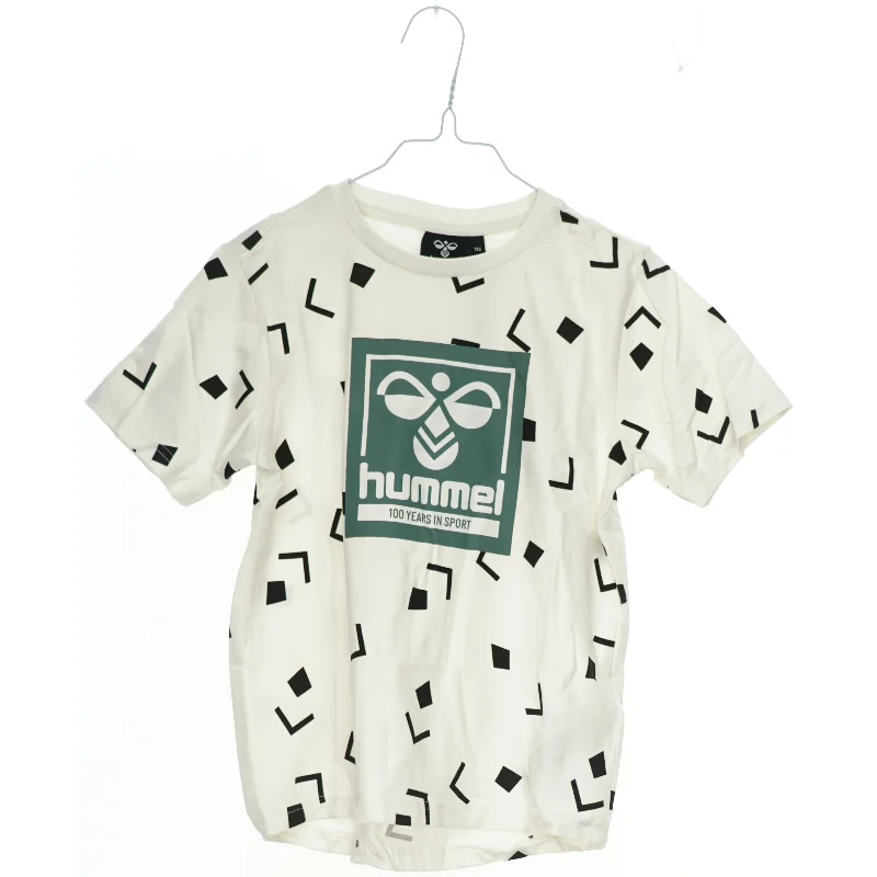 NY Hvid og sort T-shirt fra Hummel (str. 122)
