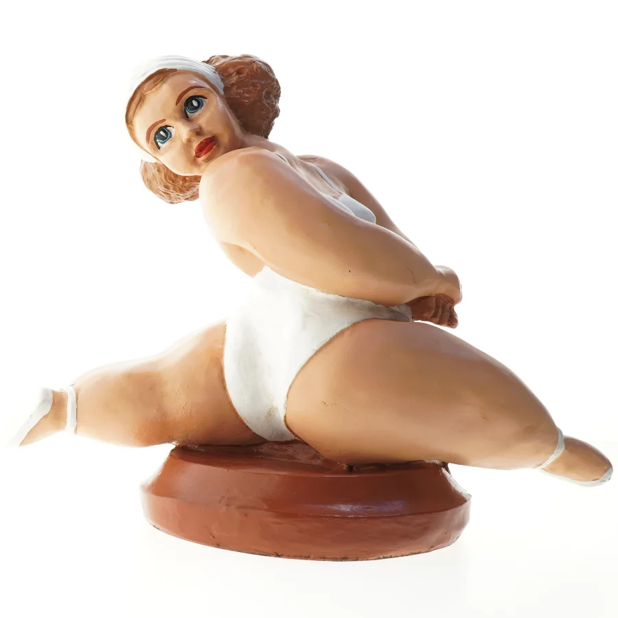 Resinfigur af kvinde i yogastilling (str. 32 cm)
