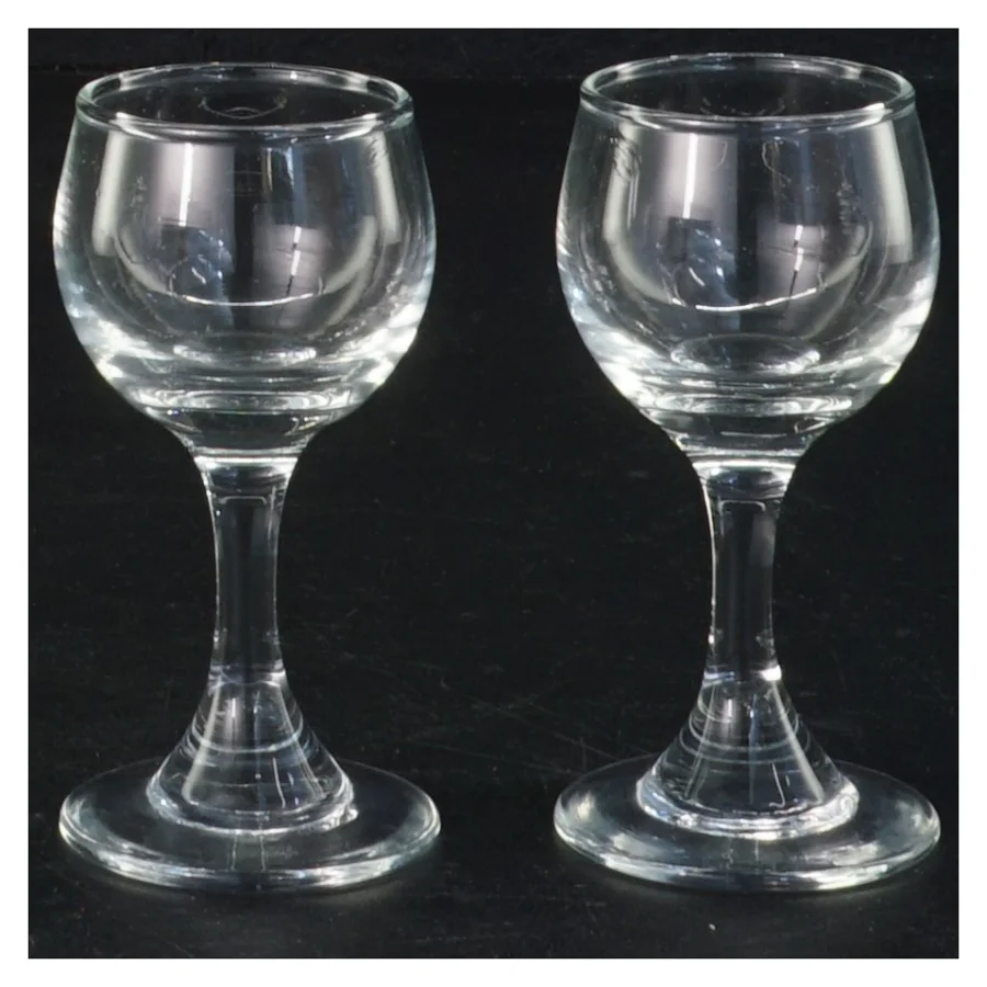 Gennemsigtige vinglas (str. 8 x y 4 cm)