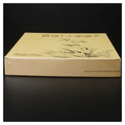 Kinesisk tallerken i æske (str. Ø. 22 cm)