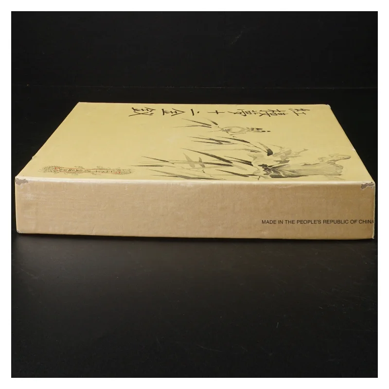 Kinesisk tallerken i æske (str. Ø. 22 cm)