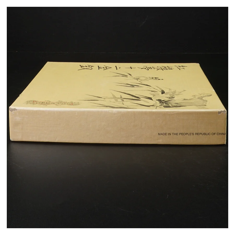 Kinesisk tallerken i æske (str. Ø. 22 cm)