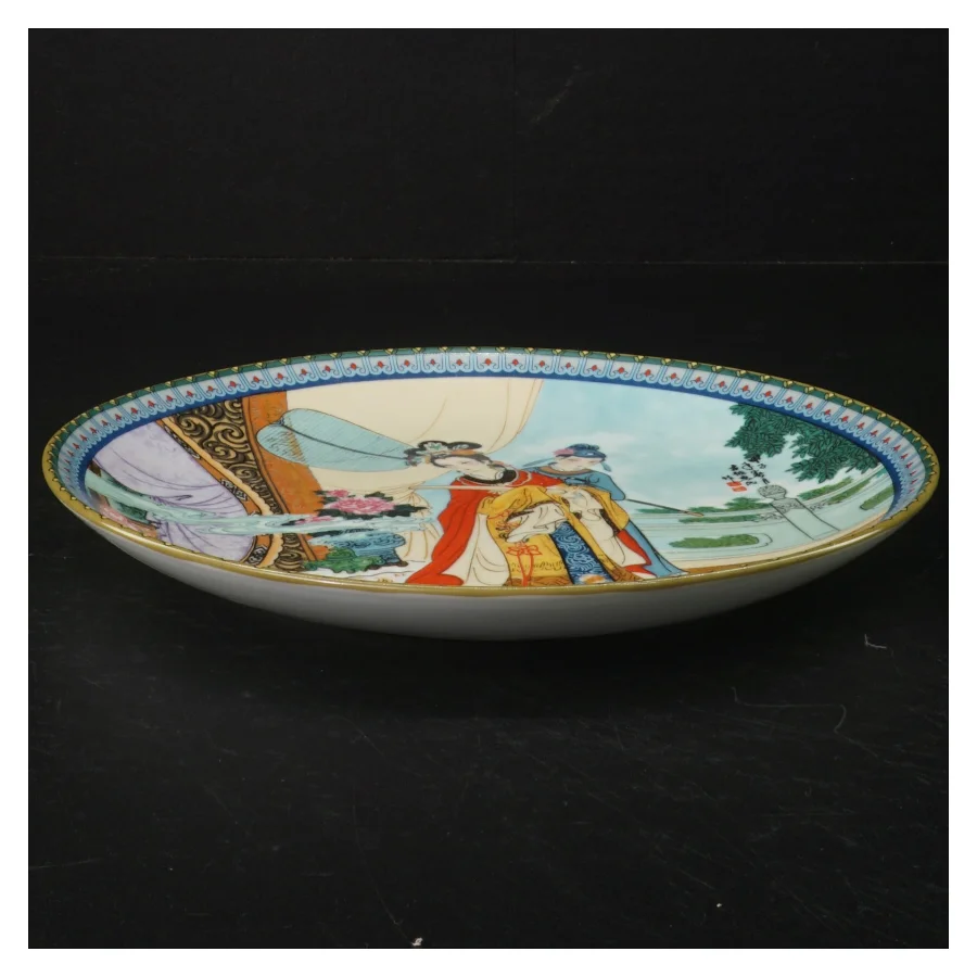 Kinesisk tallerken i æske (str. Ø. 22 cm)