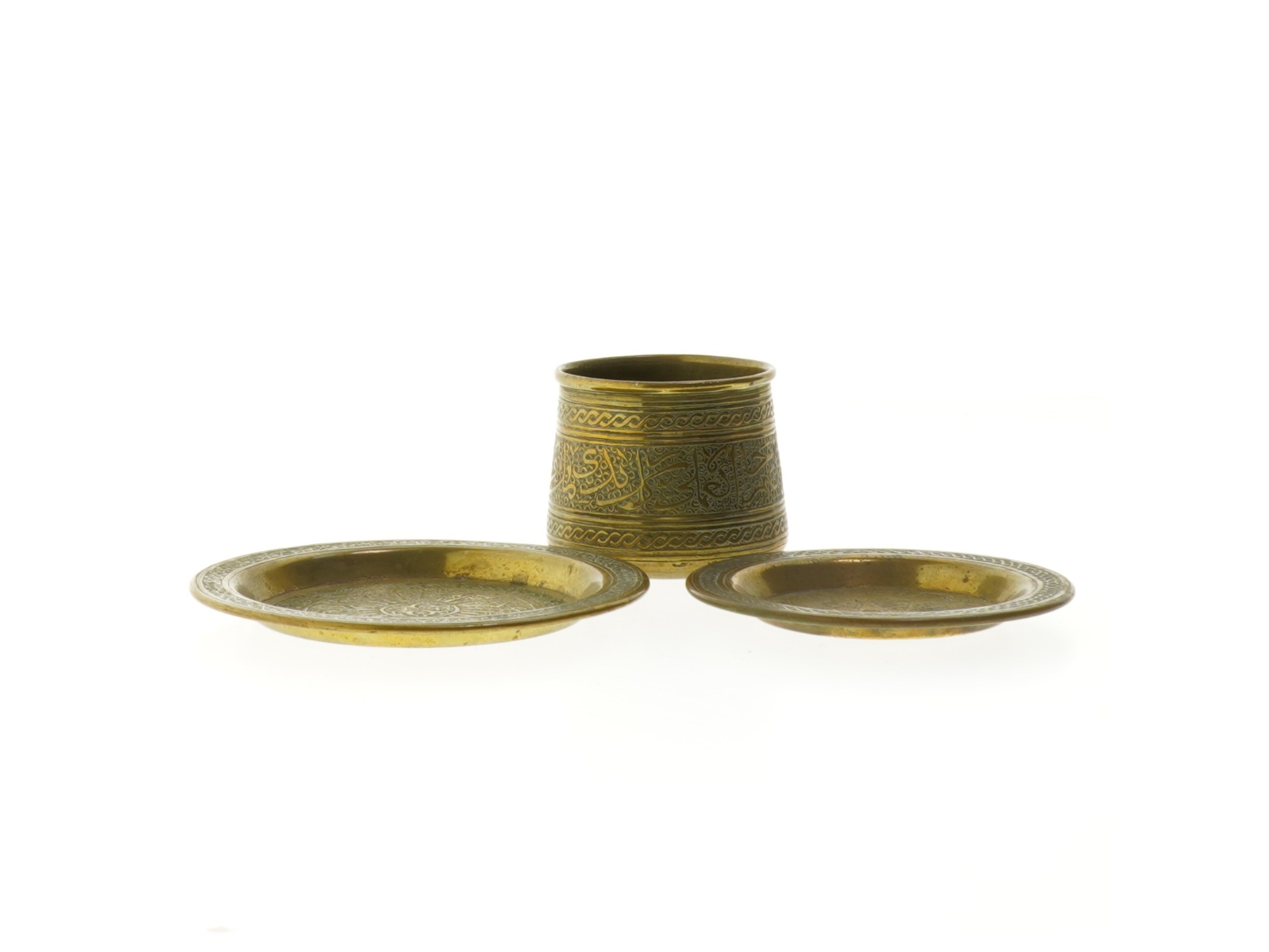 Messingsæt med graveringer (str. Ø. 11,5 cm. og. 9,5 cm. og 5,5 cm)