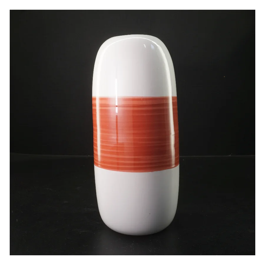 Hvid vase med orange stribe fra IKEA (str. 28 cm)